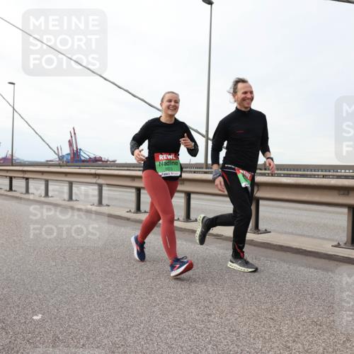 03.10.2025 - Köhlbrandbrückenlauf Lena Gebhardt http://msf.ph/oto/9132380 03.10.2025 16:10:36 Position 2 9373 meine-sportfotos.de