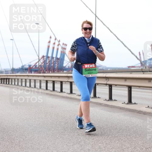 03.10.2025 - Köhlbrandbrückenlauf Lena Gebhardt http://msf.ph/oto/9132388 03.10.2025 16:10:38 Position 2 8347 meine-sportfotos.de