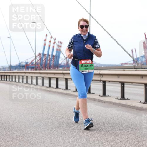 03.10.2025 - Köhlbrandbrückenlauf Lena Gebhardt http://msf.ph/oto/9132391 03.10.2025 16:10:38 Position 2 8347 meine-sportfotos.de
