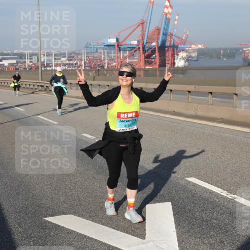 03.10.2025 - Köhlbrandbrückenlauf Yannick Fuchs http://msf.ph/oto/9132392 03.10.2025 09:04:25 Position 2 3456 meine-sportfotos.de