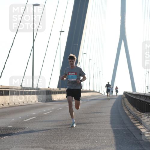 03.10.2025 - Köhlbrandbrückenlauf Yannick Fuchs http://msf.ph/oto/9132393 03.10.2025 08:17:51 Position 1  meine-sportfotos.de