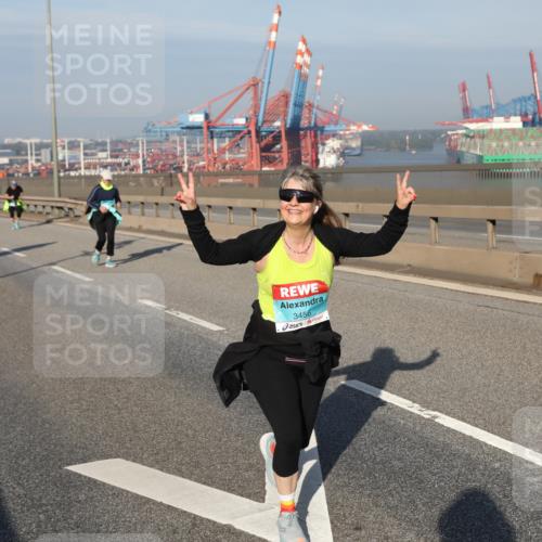 03.10.2025 - Köhlbrandbrückenlauf Yannick Fuchs http://msf.ph/oto/9132400 03.10.2025 09:04:26 Position 2 3456 meine-sportfotos.de