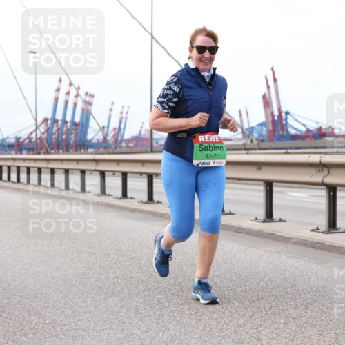 03.10.2025 - Köhlbrandbrückenlauf Lena Gebhardt http://msf.ph/oto/9132401 03.10.2025 16:10:38 Position 2 8347 meine-sportfotos.de