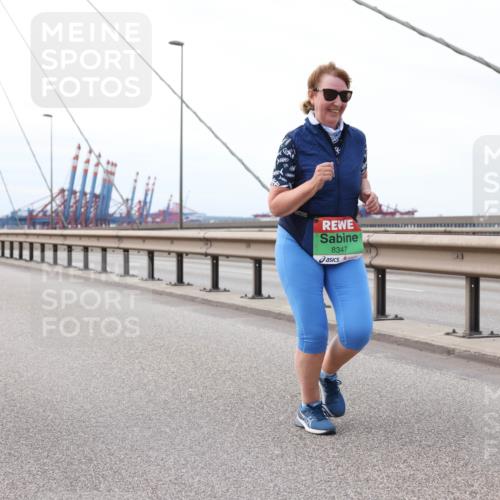 03.10.2025 - Köhlbrandbrückenlauf Lena Gebhardt http://msf.ph/oto/9132413 03.10.2025 16:10:39 Position 2 8347 meine-sportfotos.de