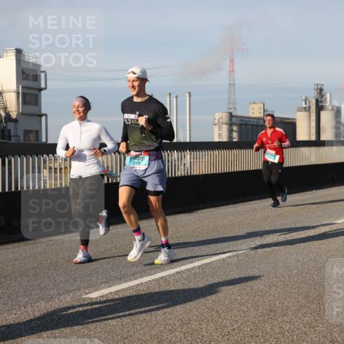 03.10.2025 - Köhlbrandbrückenlauf Lena Gebhardt http://msf.ph/oto/9132419 03.10.2025 09:50:26 Position 2  meine-sportfotos.de