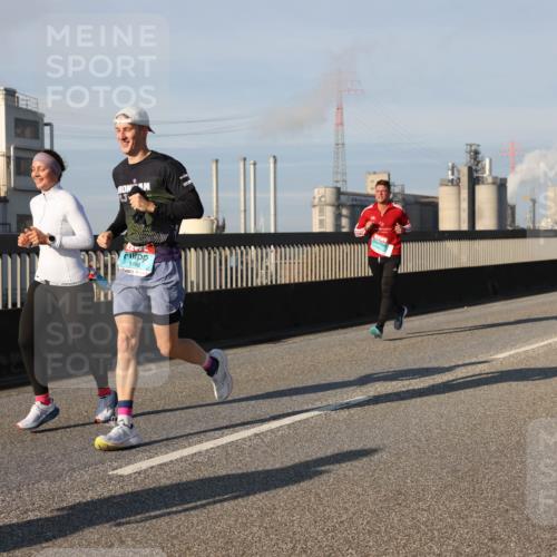 03.10.2025 - Köhlbrandbrückenlauf Lena Gebhardt http://msf.ph/oto/9132421 03.10.2025 09:50:26 Position 2 1486 meine-sportfotos.de