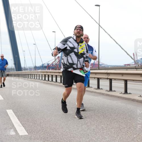 03.10.2025 - Köhlbrandbrückenlauf Lena Gebhardt http://msf.ph/oto/9132430 03.10.2025 16:10:54 Position 2  meine-sportfotos.de