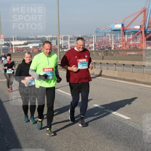 03.10.2025 - Köhlbrandbrückenlauf Yannick Fuchs http://msf.ph/oto/9132432 03.10.2025 09:04:32 Position 2 480, 3349 meine-sportfotos.de