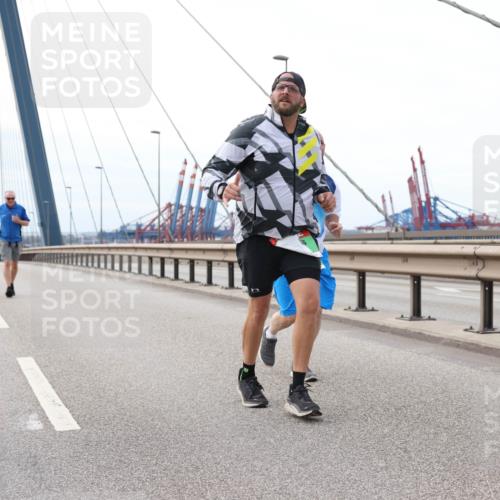03.10.2025 - Köhlbrandbrückenlauf Lena Gebhardt http://msf.ph/oto/9132434 03.10.2025 16:10:54 Position 2  meine-sportfotos.de