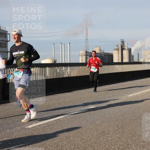 03.10.2025 - Köhlbrandbrückenlauf Lena Gebhardt http://msf.ph/oto/9132435 03.10.2025 09:50:27 Position 2 146 meine-sportfotos.de