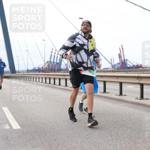03.10.2025 - Köhlbrandbrückenlauf Lena Gebhardt http://msf.ph/oto/9132437 03.10.2025 16:10:55 Position 2  meine-sportfotos.de