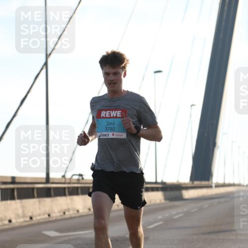03.10.2025 - Köhlbrandbrückenlauf Yannick Fuchs http://msf.ph/oto/9132440 03.10.2025 08:17:53 Position 1 3782 meine-sportfotos.de