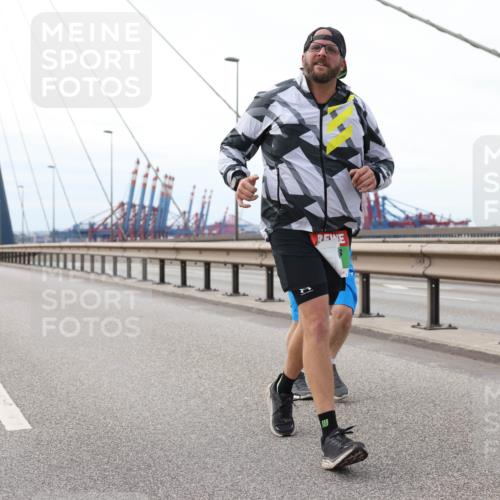 03.10.2025 - Köhlbrandbrückenlauf Lena Gebhardt http://msf.ph/oto/9132442 03.10.2025 16:10:55 Position 2  meine-sportfotos.de