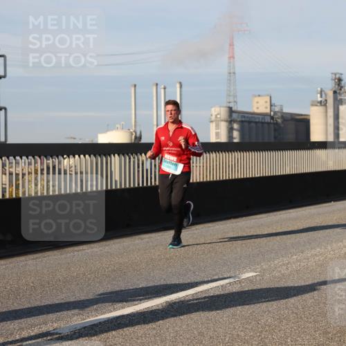 03.10.2025 - Köhlbrandbrückenlauf Lena Gebhardt http://msf.ph/oto/9132467 03.10.2025 09:50:27 Position 2  meine-sportfotos.de
