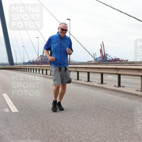 03.10.2025 - Köhlbrandbrückenlauf Lena Gebhardt http://msf.ph/oto/9132472 03.10.2025 16:11:00 Position 2  meine-sportfotos.de