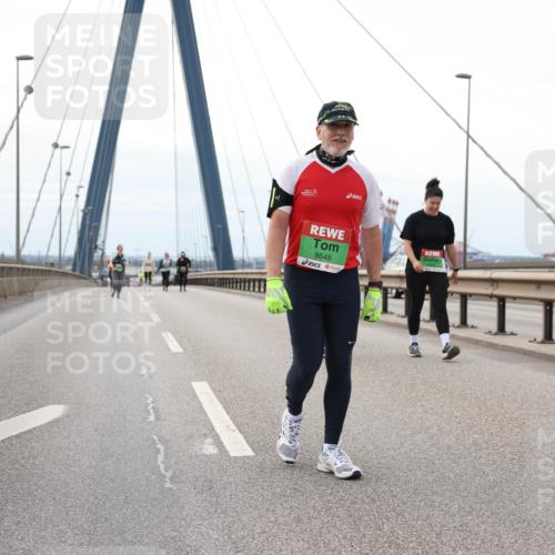 03.10.2025 - Köhlbrandbrückenlauf Lena Gebhardt http://msf.ph/oto/9132479 03.10.2025 16:11:48 Position 2 8648 meine-sportfotos.de