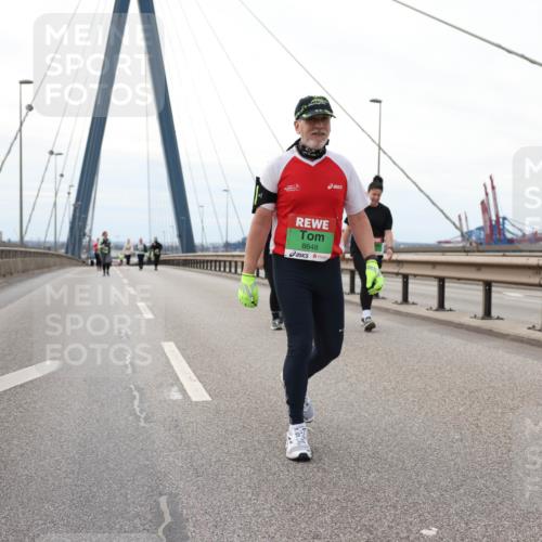 03.10.2025 - Köhlbrandbrückenlauf Lena Gebhardt http://msf.ph/oto/9132483 03.10.2025 16:11:48 Position 2 8648 meine-sportfotos.de