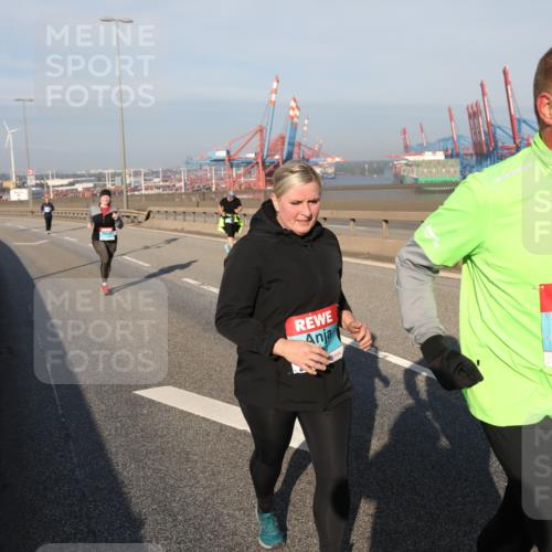 03.10.2025 - Köhlbrandbrückenlauf Yannick Fuchs http://msf.ph/oto/9132488 03.10.2025 09:04:35 Position 2 2480, 3349 meine-sportfotos.de