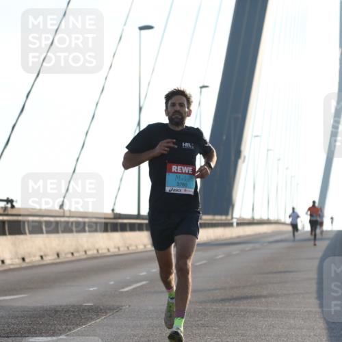03.10.2025 - Köhlbrandbrückenlauf Yannick Fuchs http://msf.ph/oto/9132497 03.10.2025 08:18:01 Position 1 3760 meine-sportfotos.de