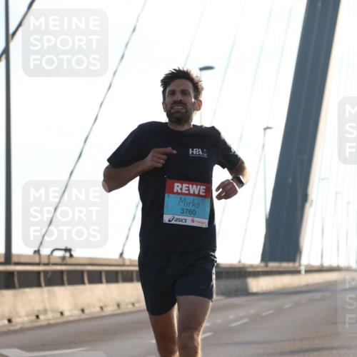 03.10.2025 - Köhlbrandbrückenlauf Yannick Fuchs http://msf.ph/oto/9132503 03.10.2025 08:18:02 Position 1 3760 meine-sportfotos.de