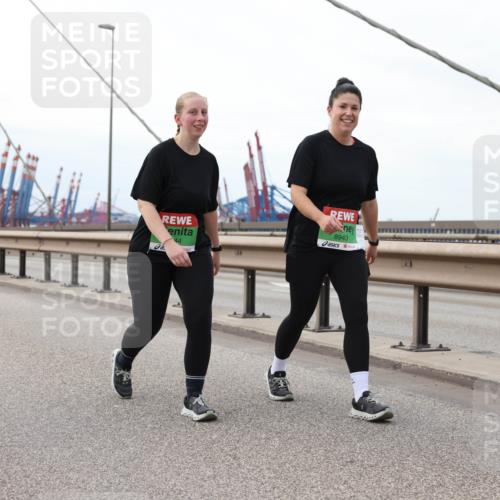 03.10.2025 - Köhlbrandbrückenlauf Lena Gebhardt http://msf.ph/oto/9132504 03.10.2025 16:11:50 Position 2 8943 meine-sportfotos.de