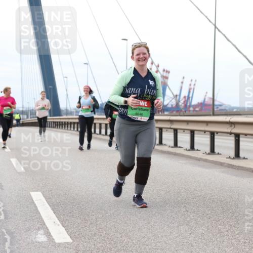 03.10.2025 - Köhlbrandbrückenlauf Lena Gebhardt http://msf.ph/oto/9132520 03.10.2025 16:11:59 Position 2 8646 meine-sportfotos.de