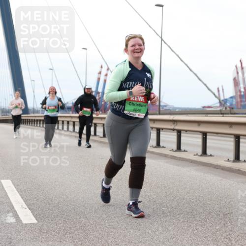 03.10.2025 - Köhlbrandbrückenlauf Lena Gebhardt http://msf.ph/oto/9132528 03.10.2025 16:11:59 Position 2 8646 meine-sportfotos.de
