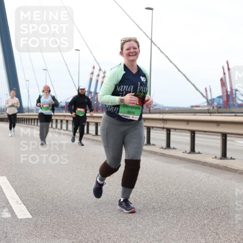 03.10.2025 - Köhlbrandbrückenlauf Lena Gebhardt http://msf.ph/oto/9132532 03.10.2025 16:11:59 Position 2 8646 meine-sportfotos.de