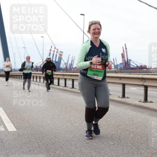 03.10.2025 - Köhlbrandbrückenlauf Lena Gebhardt http://msf.ph/oto/9132535 03.10.2025 16:12:00 Position 2 8646 meine-sportfotos.de