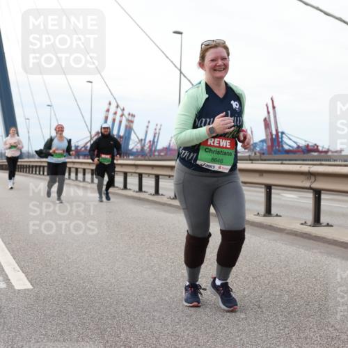 03.10.2025 - Köhlbrandbrückenlauf Lena Gebhardt http://msf.ph/oto/9132539 03.10.2025 16:12:00 Position 2 8646 meine-sportfotos.de