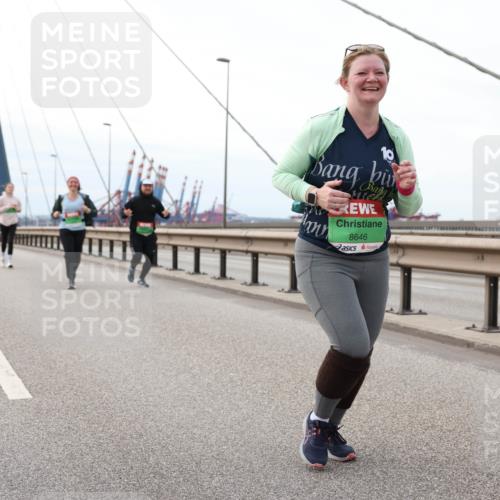 03.10.2025 - Köhlbrandbrückenlauf Lena Gebhardt http://msf.ph/oto/9132543 03.10.2025 16:12:00 Position 2 8646 meine-sportfotos.de