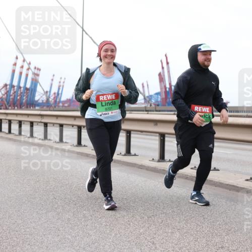 03.10.2025 - Köhlbrandbrückenlauf Lena Gebhardt http://msf.ph/oto/9132559 03.10.2025 16:12:03 Position 2 8628, 8701 meine-sportfotos.de