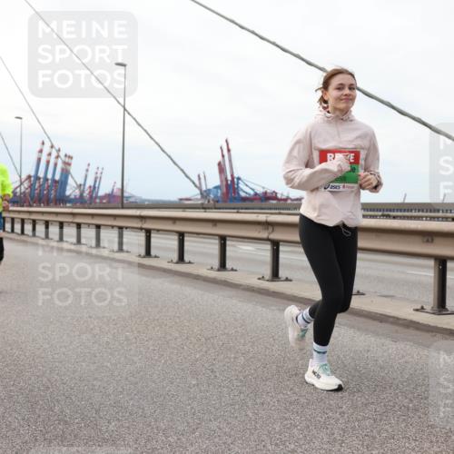 03.10.2025 - Köhlbrandbrückenlauf Lena Gebhardt http://msf.ph/oto/9132597 03.10.2025 16:12:07 Position 2 506 meine-sportfotos.de