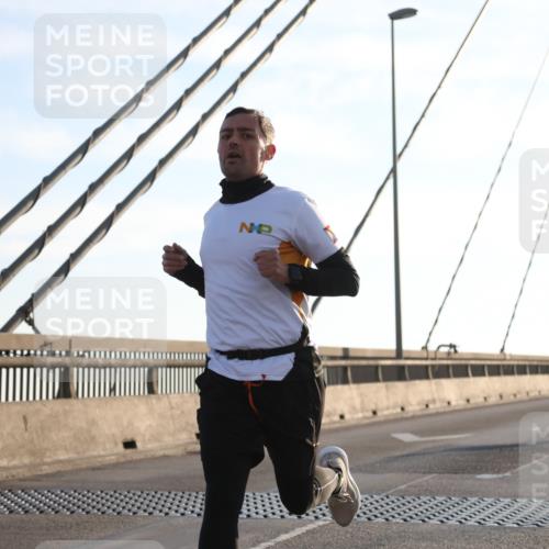 03.10.2025 - Köhlbrandbrückenlauf Yannick Fuchs http://msf.ph/oto/9132600 03.10.2025 08:18:16 Position 1  meine-sportfotos.de