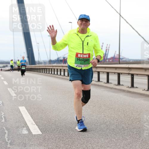 03.10.2025 - Köhlbrandbrückenlauf Lena Gebhardt http://msf.ph/oto/9132603 03.10.2025 16:12:09 Position 2 8511 meine-sportfotos.de