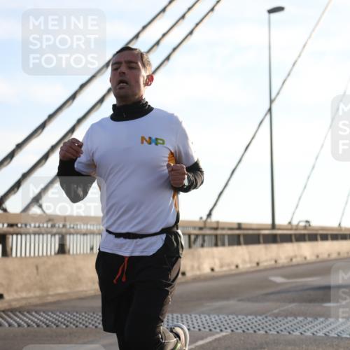 03.10.2025 - Köhlbrandbrückenlauf Yannick Fuchs http://msf.ph/oto/9132605 03.10.2025 08:18:16 Position 1  meine-sportfotos.de