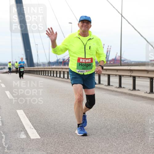03.10.2025 - Köhlbrandbrückenlauf Lena Gebhardt http://msf.ph/oto/9132606 03.10.2025 16:12:09 Position 2 8511 meine-sportfotos.de