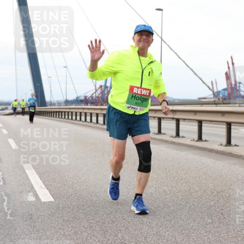 03.10.2025 - Köhlbrandbrückenlauf Lena Gebhardt http://msf.ph/oto/9132609 03.10.2025 16:12:09 Position 2 8511 meine-sportfotos.de