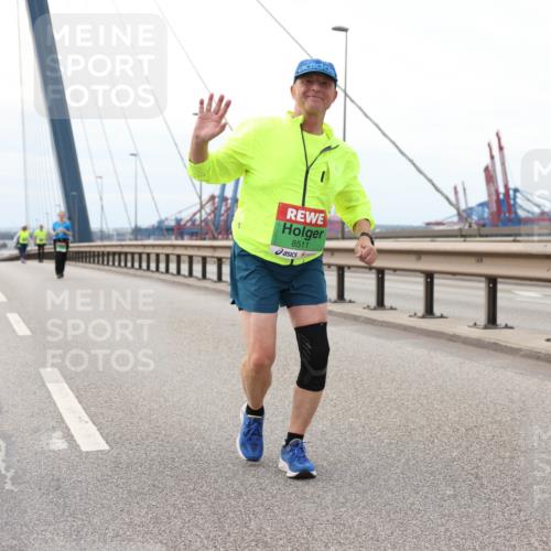 03.10.2025 - Köhlbrandbrückenlauf Lena Gebhardt http://msf.ph/oto/9132612 03.10.2025 16:12:09 Position 2 8511 meine-sportfotos.de