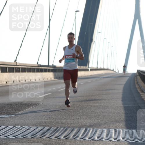 03.10.2025 - Köhlbrandbrückenlauf Yannick Fuchs http://msf.ph/oto/9132613 03.10.2025 08:18:17 Position 1 1013 meine-sportfotos.de