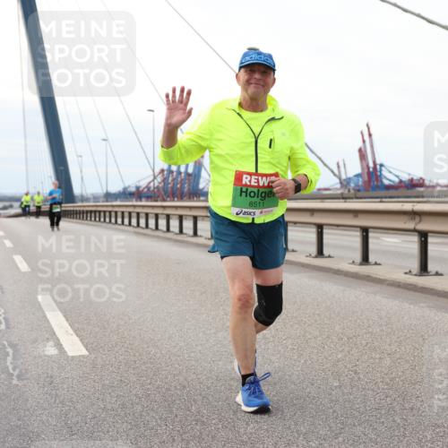 03.10.2025 - Köhlbrandbrückenlauf Lena Gebhardt http://msf.ph/oto/9132616 03.10.2025 16:12:09 Position 2 8511 meine-sportfotos.de