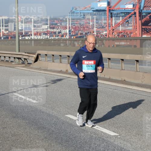 03.10.2025 - Köhlbrandbrückenlauf Yannick Fuchs http://msf.ph/oto/9132618 03.10.2025 09:04:48 Position 2 3517 meine-sportfotos.de