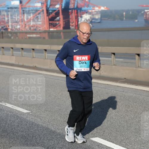 03.10.2025 - Köhlbrandbrückenlauf Yannick Fuchs http://msf.ph/oto/9132622 03.10.2025 09:04:50 Position 2 3517 meine-sportfotos.de