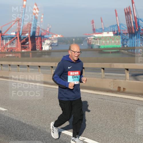 03.10.2025 - Köhlbrandbrückenlauf Yannick Fuchs http://msf.ph/oto/9132628 03.10.2025 09:04:51 Position 2 3517 meine-sportfotos.de