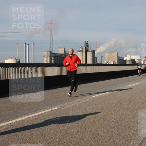 03.10.2025 - Köhlbrandbrückenlauf Lena Gebhardt http://msf.ph/oto/9132630 03.10.2025 09:50:32 Position 2  meine-sportfotos.de