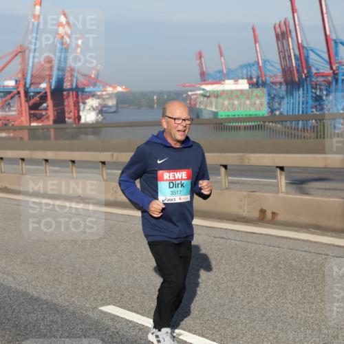 03.10.2025 - Köhlbrandbrückenlauf Yannick Fuchs http://msf.ph/oto/9132633 03.10.2025 09:04:51 Position 2 3517 meine-sportfotos.de