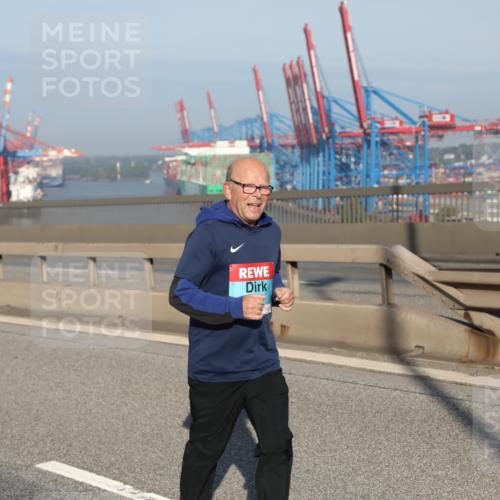 03.10.2025 - Köhlbrandbrückenlauf Yannick Fuchs http://msf.ph/oto/9132637 03.10.2025 09:04:51 Position 2  meine-sportfotos.de