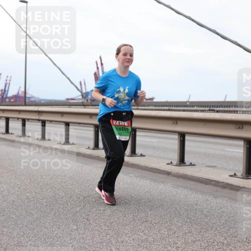 03.10.2025 - Köhlbrandbrückenlauf Lena Gebhardt http://msf.ph/oto/9132641 03.10.2025 16:12:17 Position 2  meine-sportfotos.de
