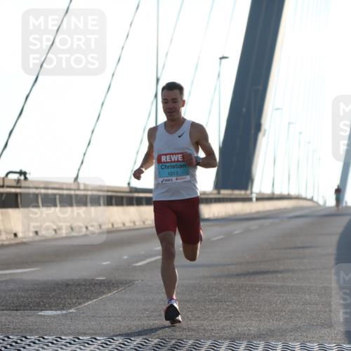 03.10.2025 - Köhlbrandbrückenlauf Yannick Fuchs http://msf.ph/oto/9132642 03.10.2025 08:18:18 Position 1 1013 meine-sportfotos.de