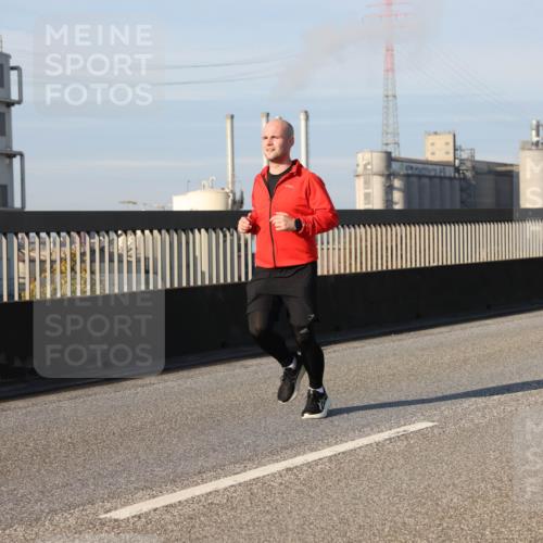 03.10.2025 - Köhlbrandbrückenlauf Lena Gebhardt http://msf.ph/oto/9132656 03.10.2025 09:50:33 Position 2  meine-sportfotos.de